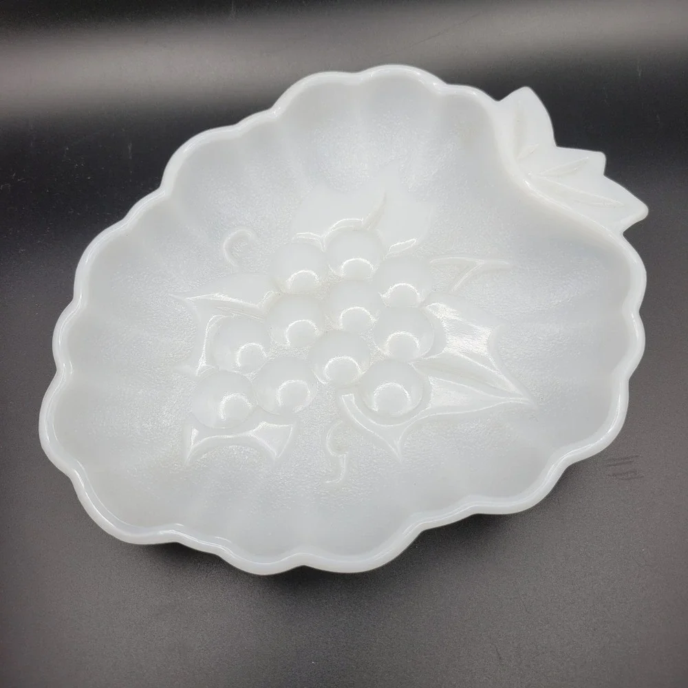 Vintage Milk Glass Grape‎ Leaf Candy Dish Serving Bowl
